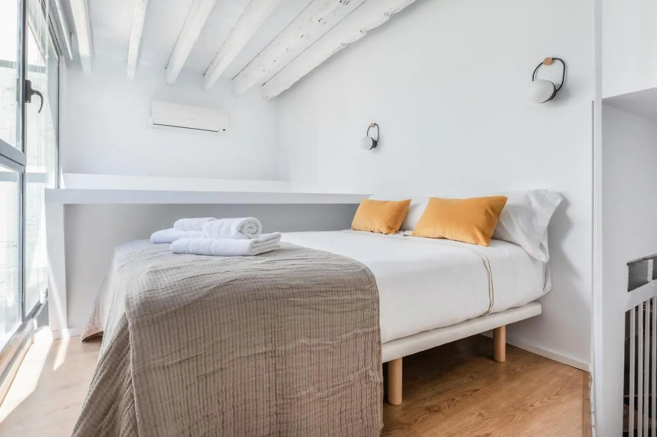 Slow Suites Maestranza Seville 0*,