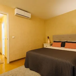 Apartment Pajaritos - Private Parking Included, Sevilla